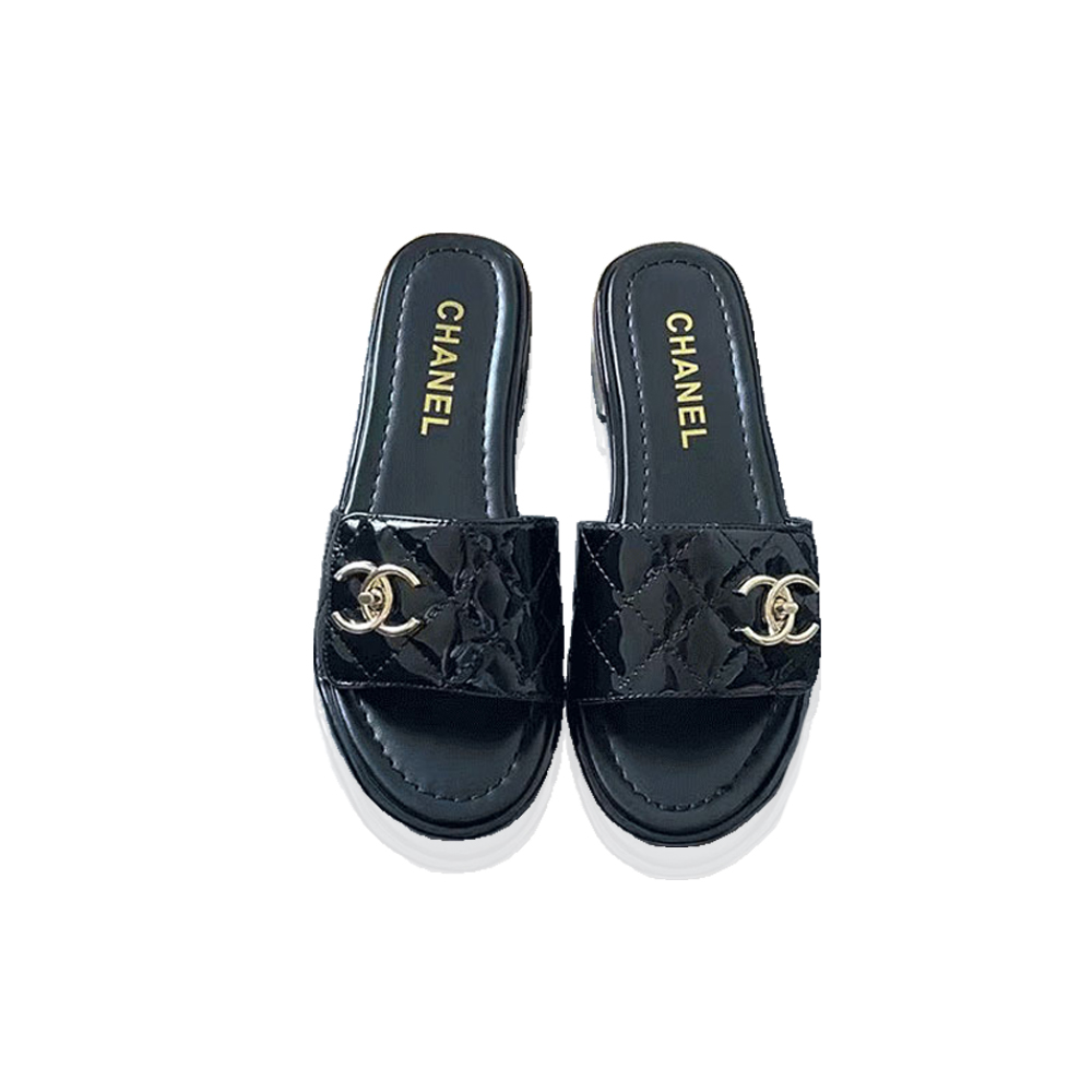 Chanel Patent leather quilted CC sandals