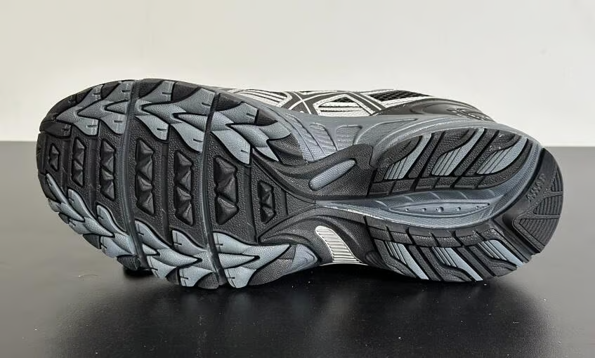 Asics Gel Kahana TR V4 Carbon Black