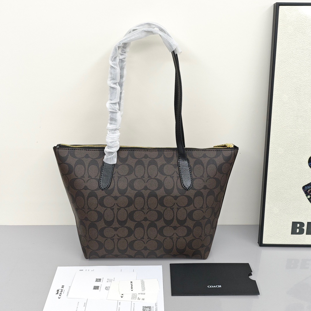 Coach zip130 tote bag