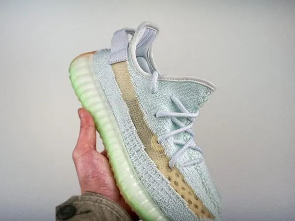 Yeezy350 Boost V2 “Hyperspace”