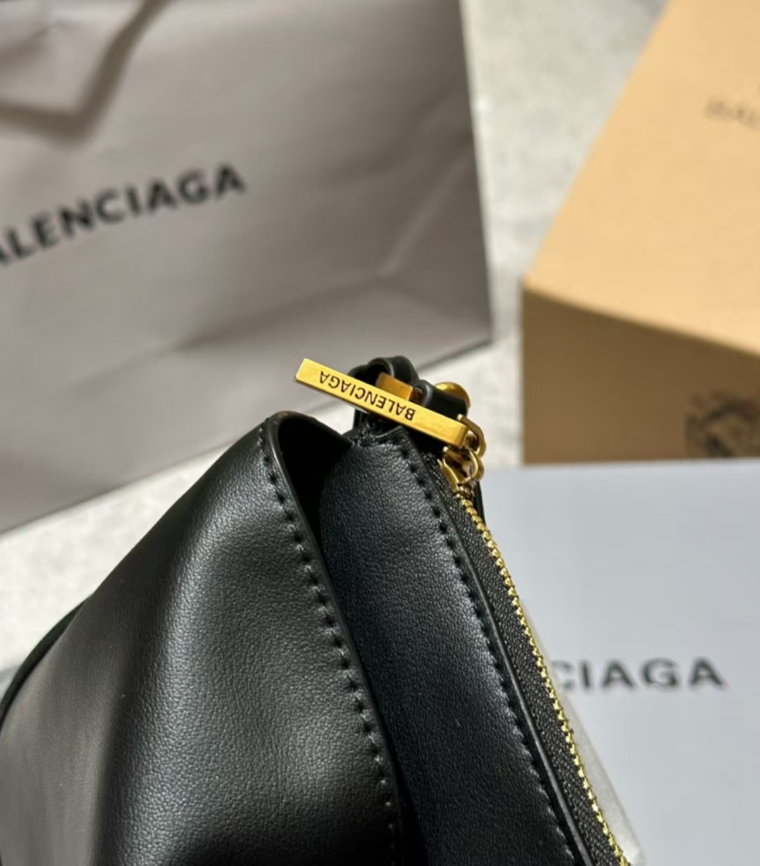 Balenciaga Redeo's new underarm bag
