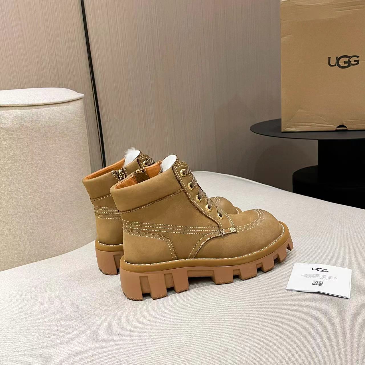 UGG Nubuck Leather All-match