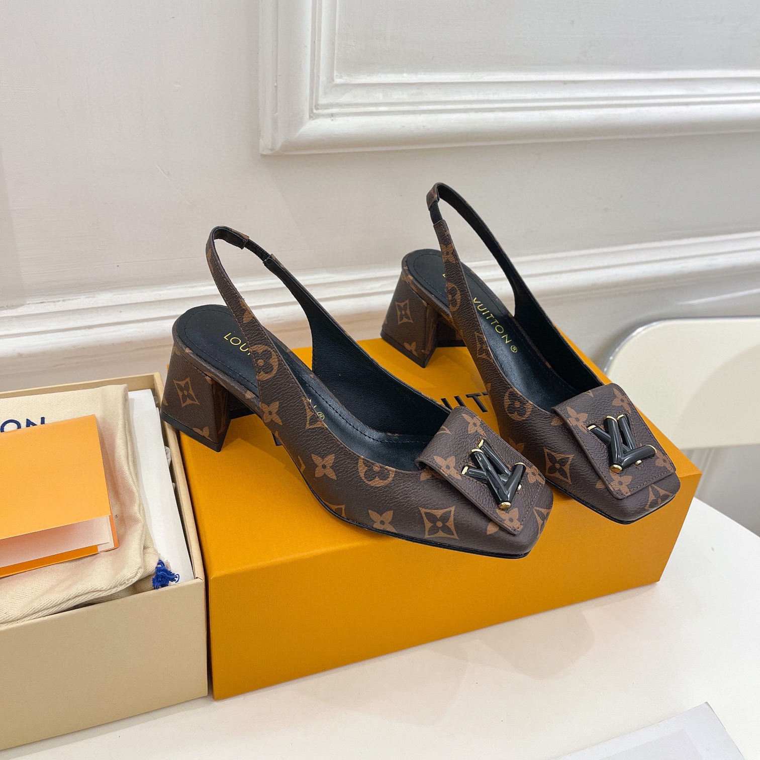 Louis Vuitton LV Half a Pack of Horseshoe Heels Slide Sandal
