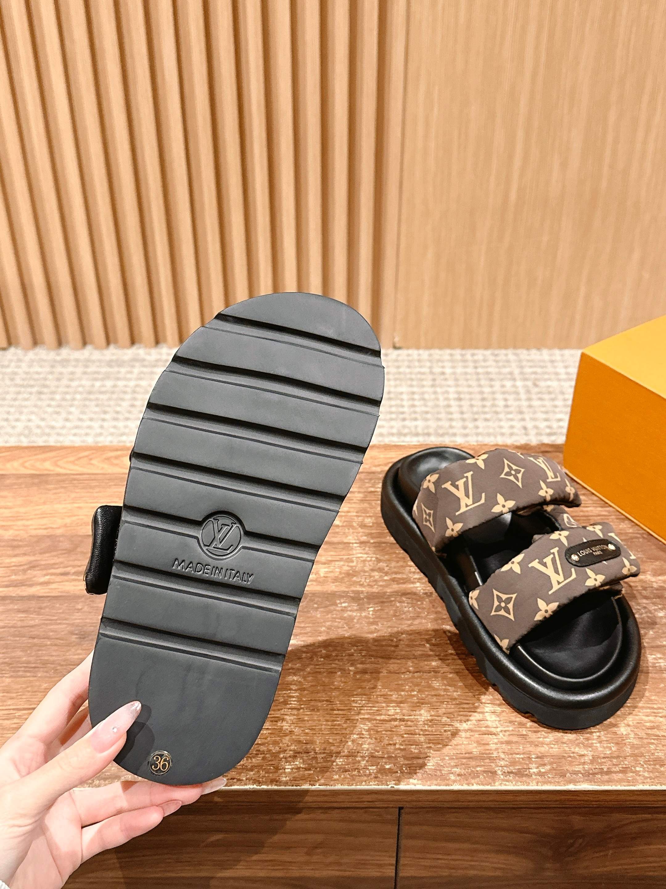 Louis Vuitton new women's slippers