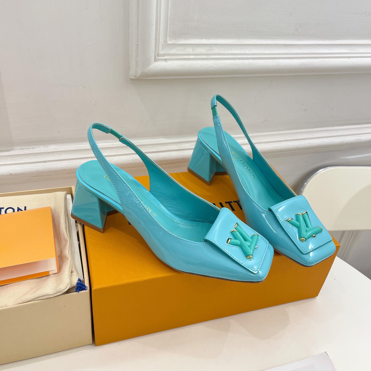 Louis Vuitton LV Half a Pack of Horseshoe Heels Slide Sandal