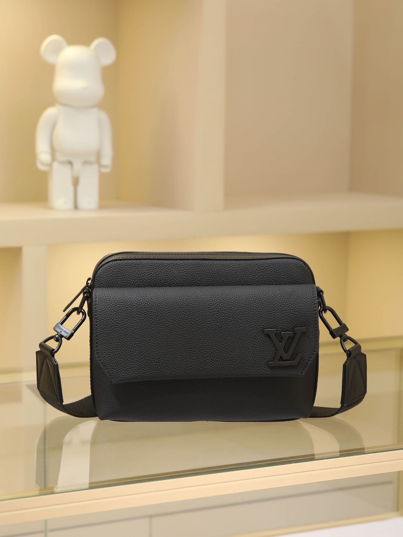 Louis Vuitton bag M22482