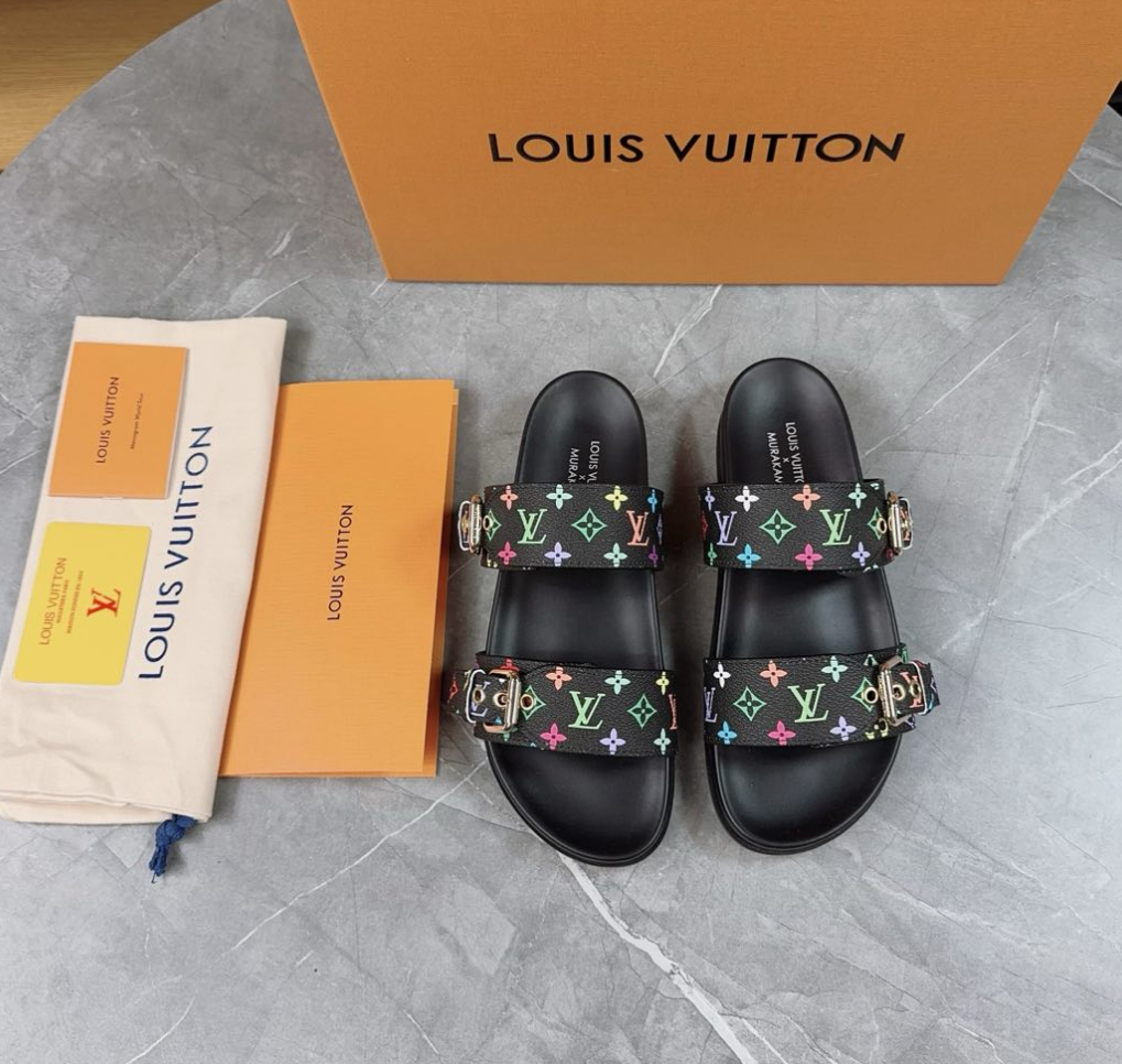 Louis Vuitton Spring and summer new fashionable and beautiful black beach slippers