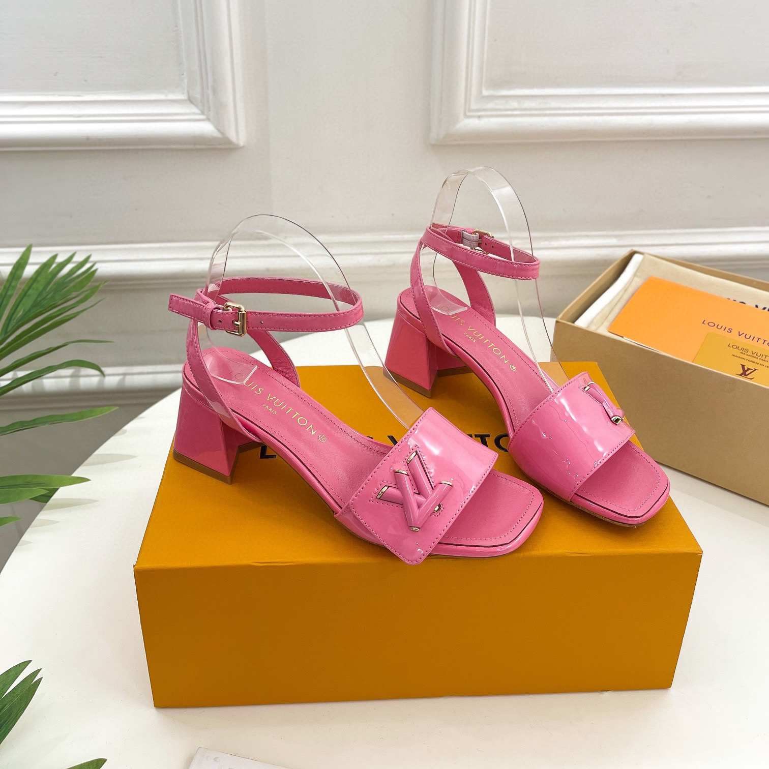 Louis Vuitton LV Patent Leather Thick And Cool Slide Sandal