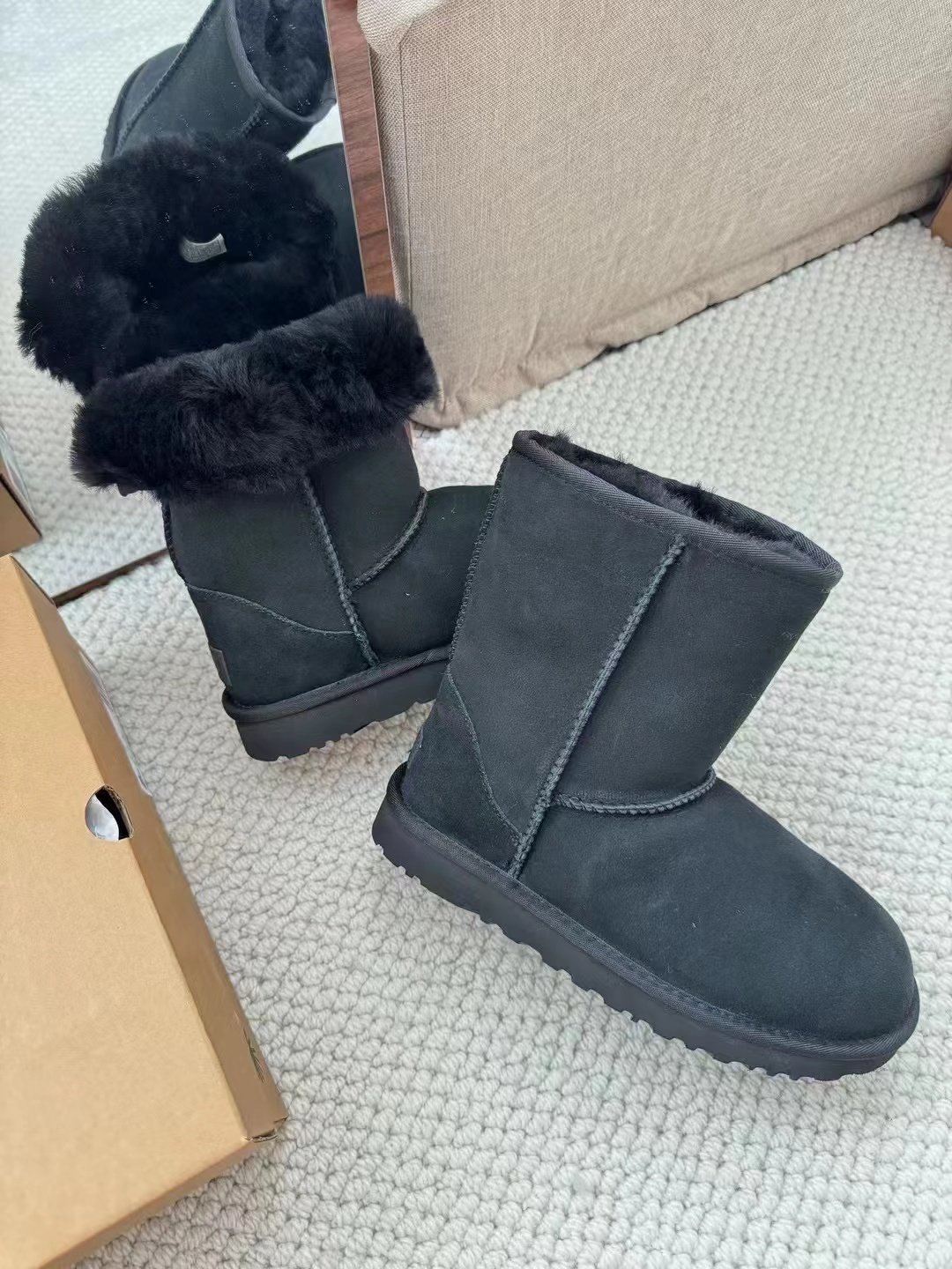 UGG New Classic Basic Style