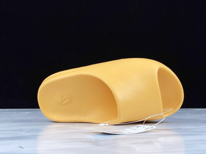 Yeezy Slide Desert Sand FW6344