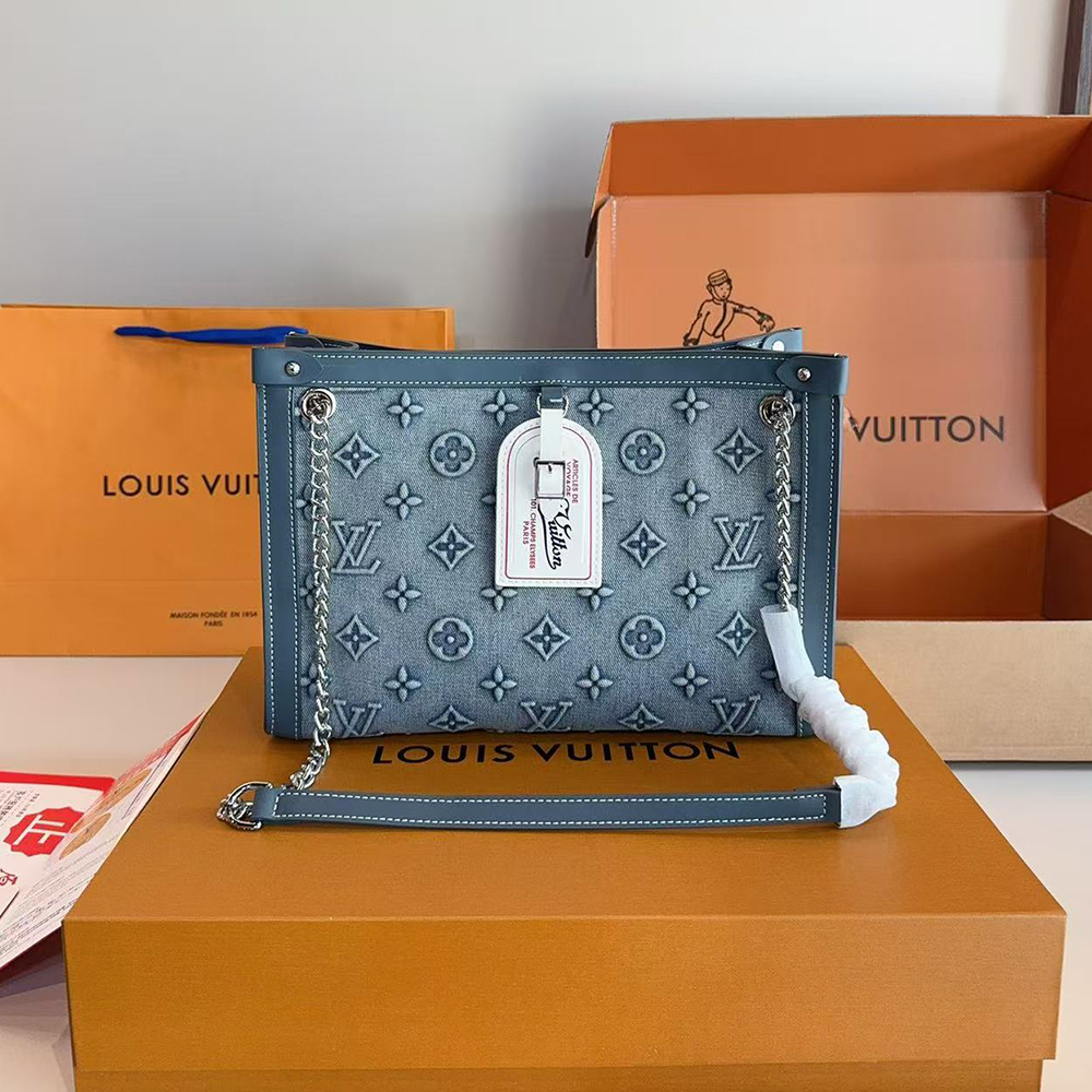 Louis Vuitton LV Tote bag