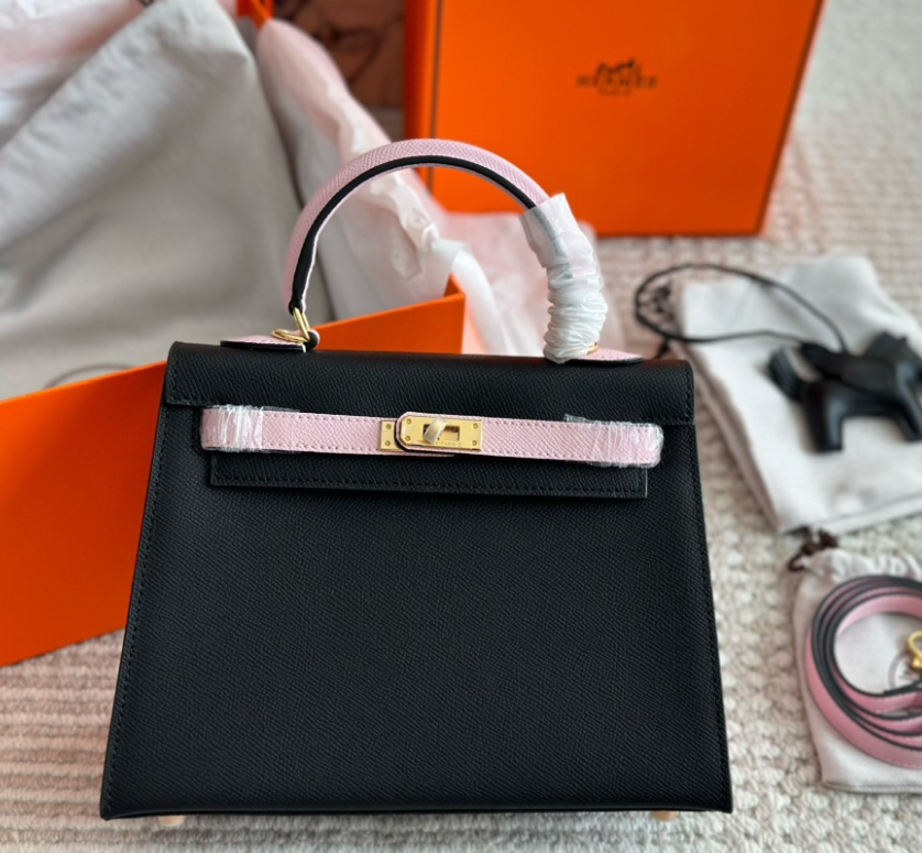Hermès Kelly bag black and pink stitching