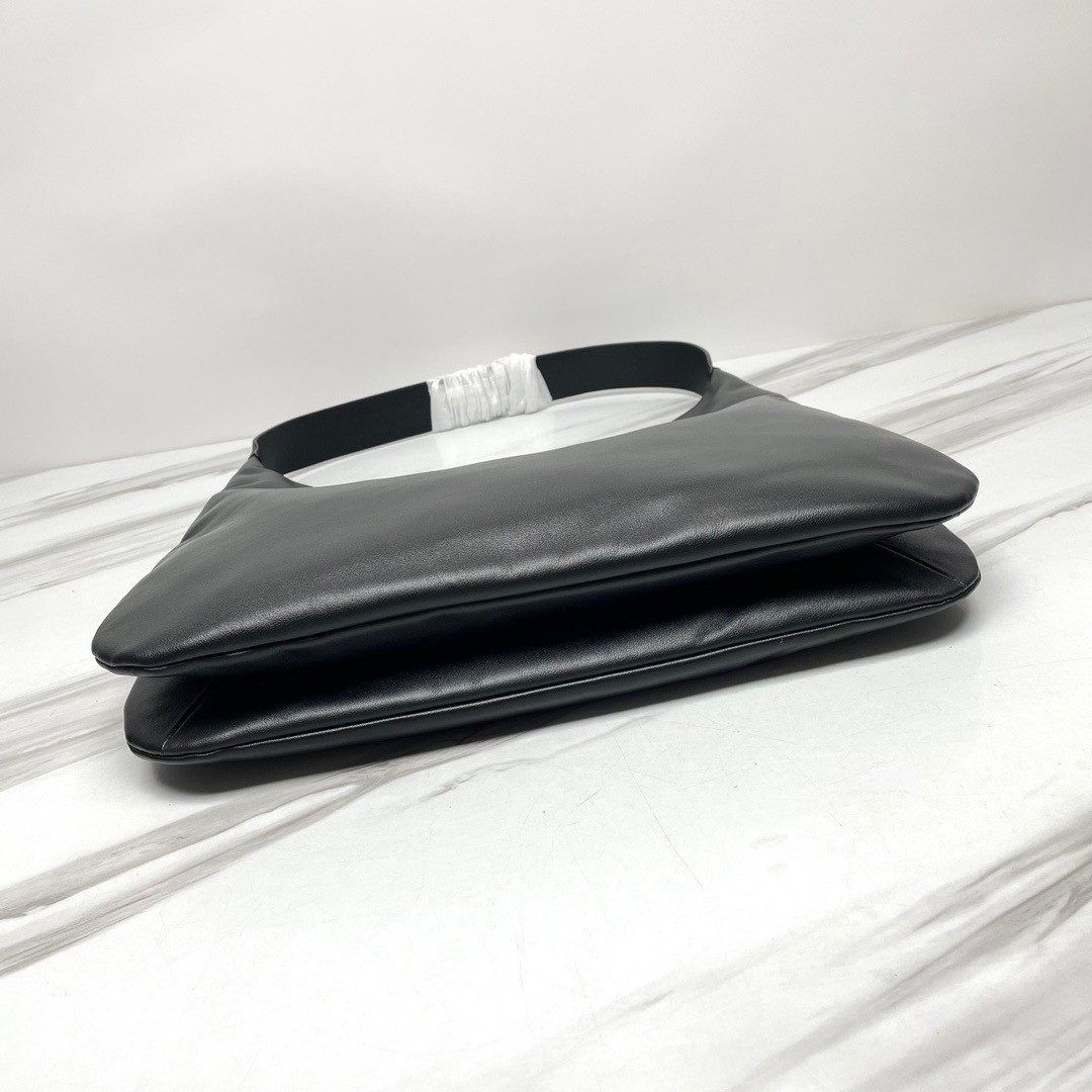 Miumiu Leather Hobo Underarm Bag