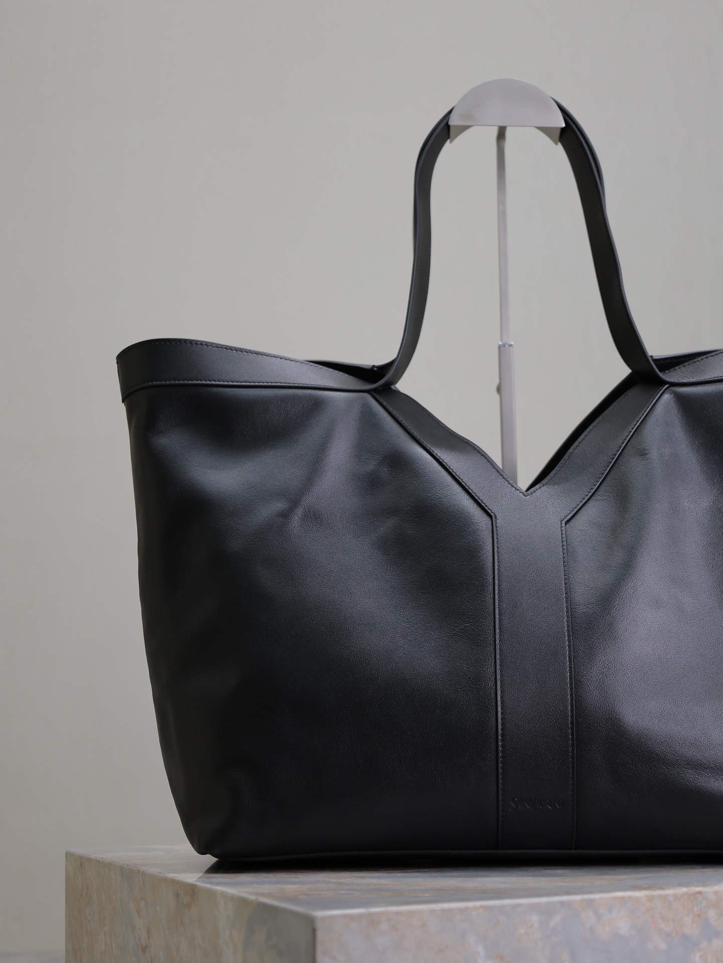 Saint Laurent Y leather tote bag