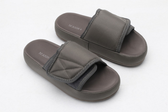 Yeezy Slide 5