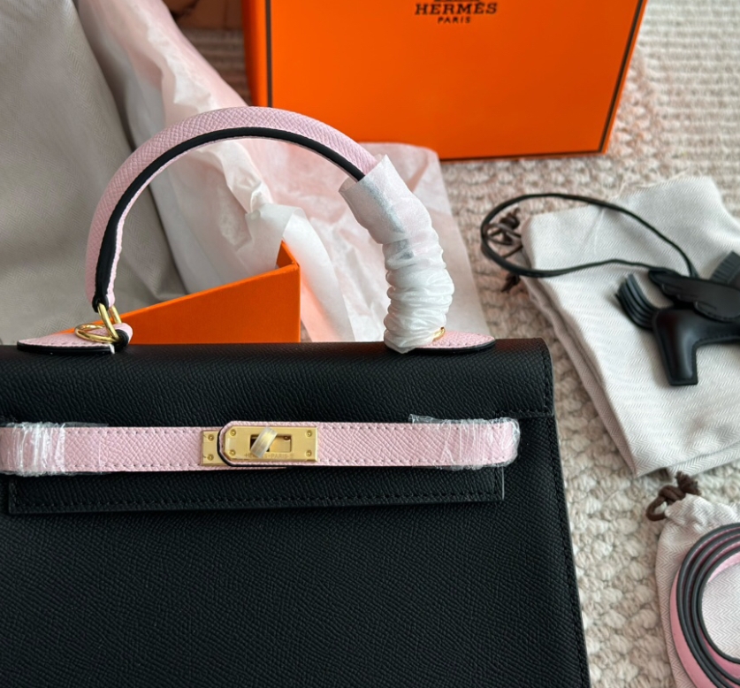 Hermès Kelly bag black and pink stitching