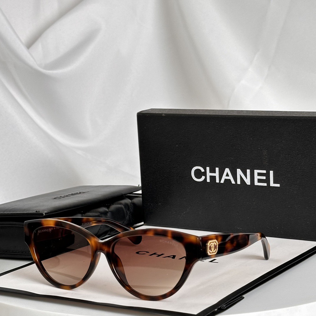 Chanel cat eye black framed heart-shaped sunglasses