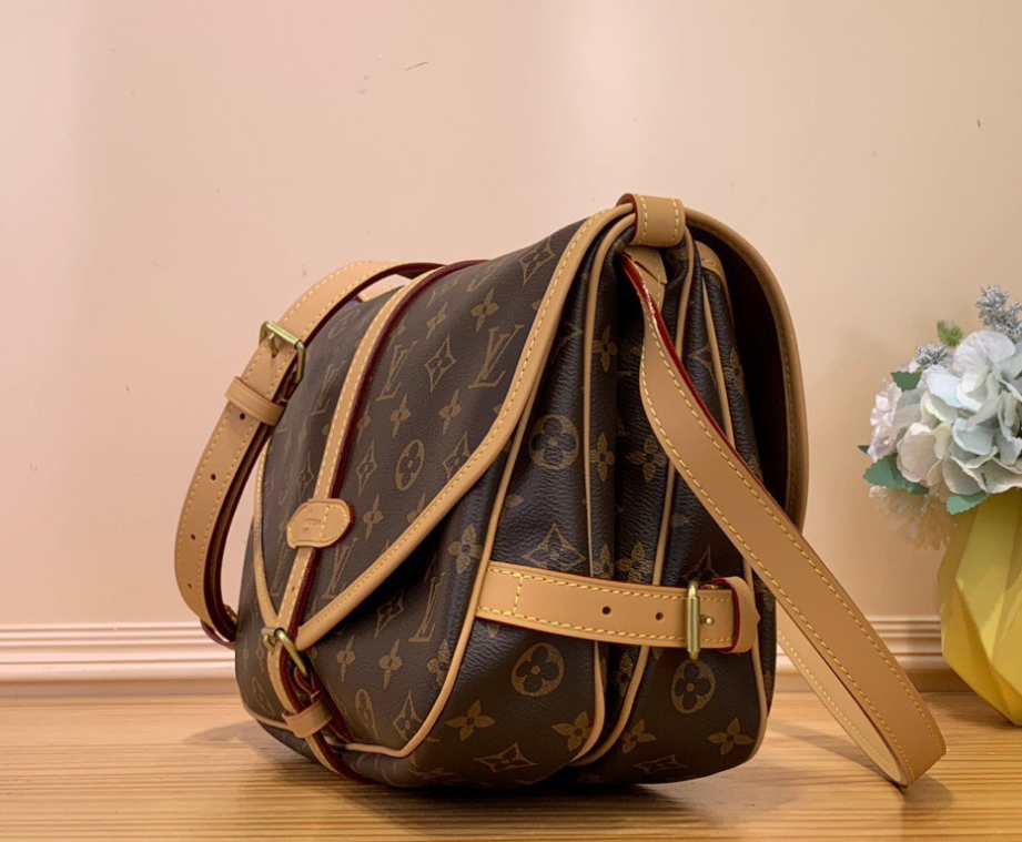 Louis Vuitton Canvas medium-sized vintage cowhide handbag