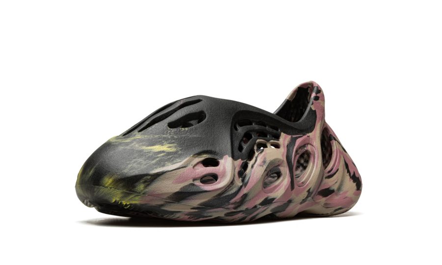 Yeezys Foam Runner “MX Carbon”