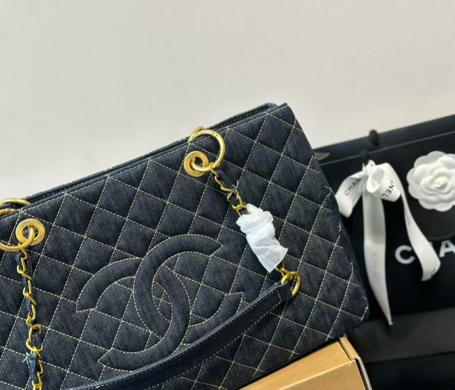 Chanel vintage chain tote bag