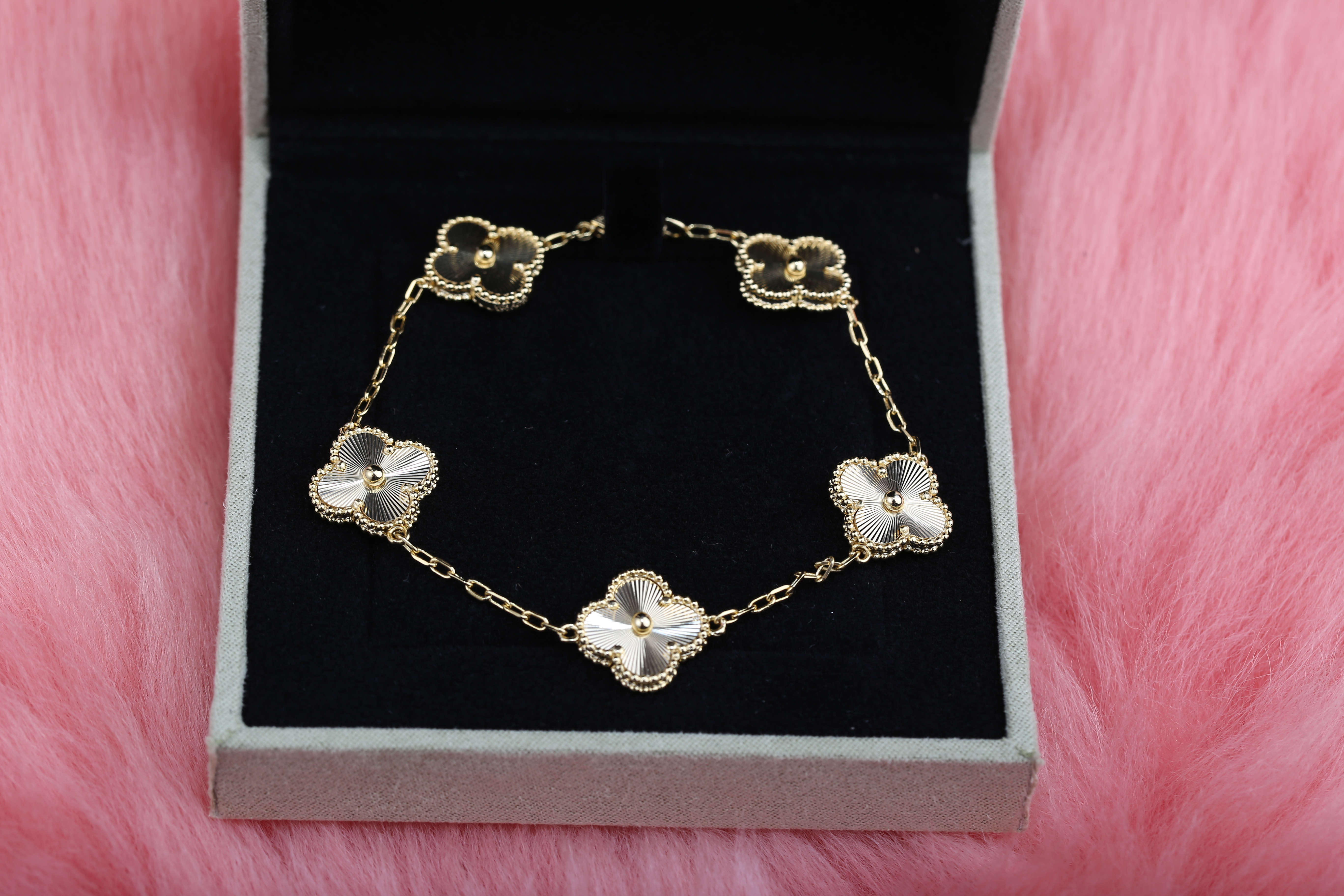 Van Cleef&Arpels VCA Gold Laser Bracelet Jewelry