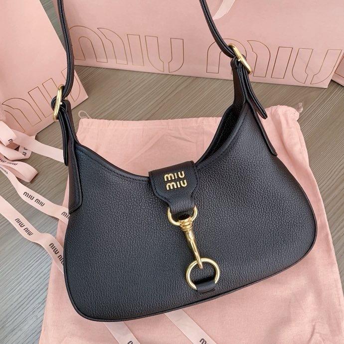 Miumiu Leather Hobo Underarm Bag01