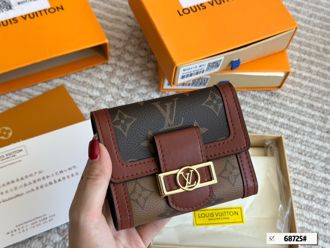 Louis Vuitton Printed Small Wallet Card Holder