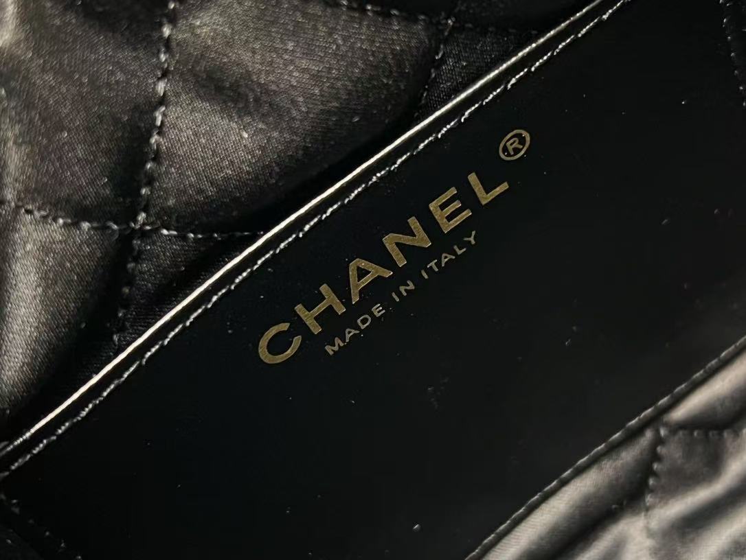 Chanel chain bag shoulder bag