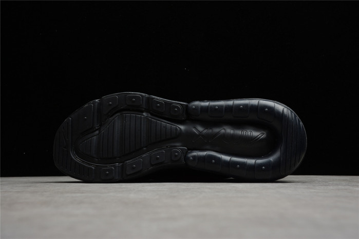 Nike Air Max 270 in black/white AH8050-002