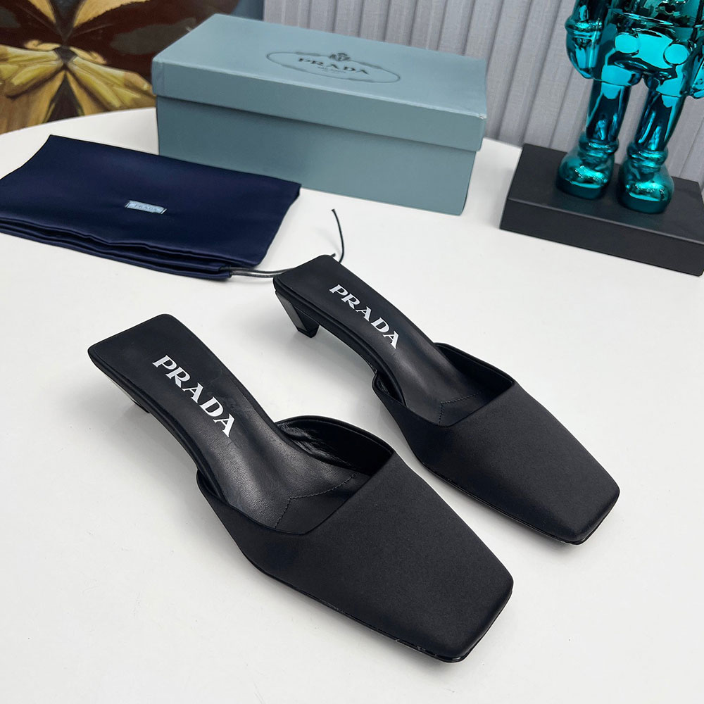 Prada Casual Flip Flops With Flat Heads Slide Sandal