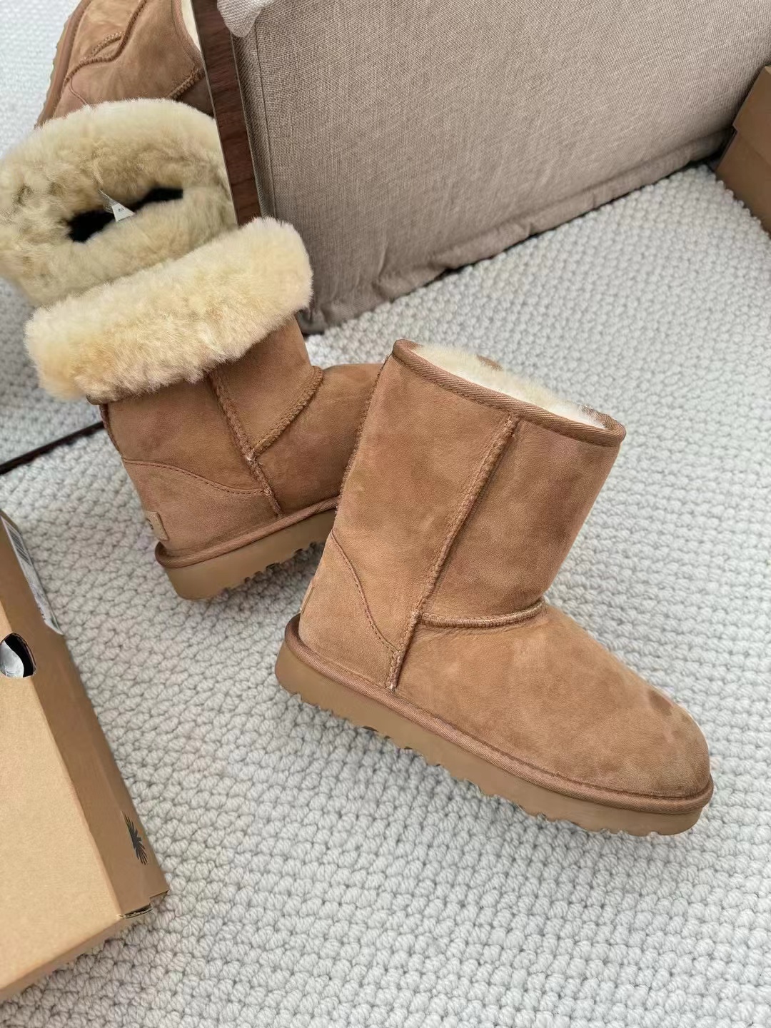 UGG New Classic Basic Style