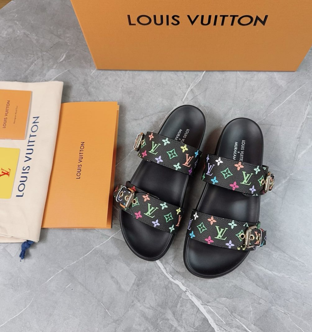 Louis Vuitton Spring and summer new fashionable and beautiful black beach slippers