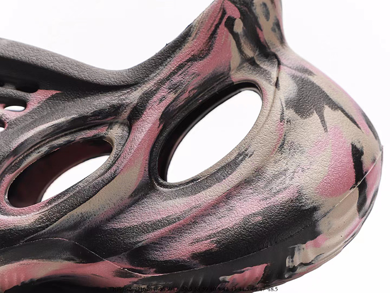 Yeezy Foam Runner MX Carbon IG9562