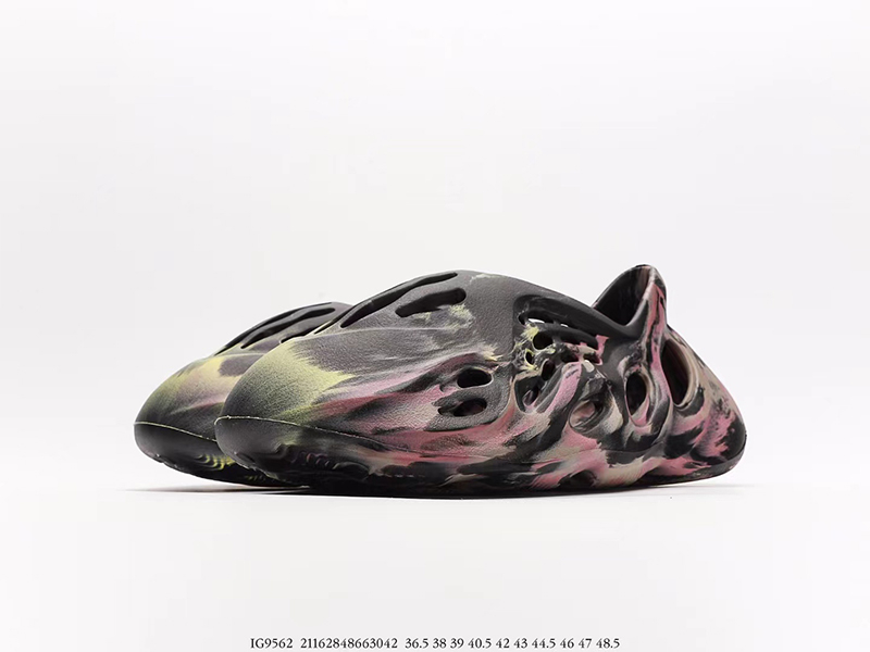 Yeezy Foam Runner MX Carbon IG9562