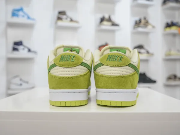 Dunk Low Pro “Sour Apple”