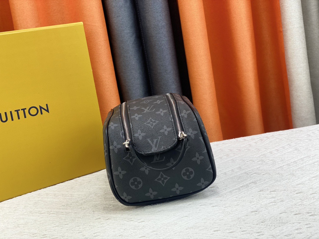 louis Vuitton Super practical bag