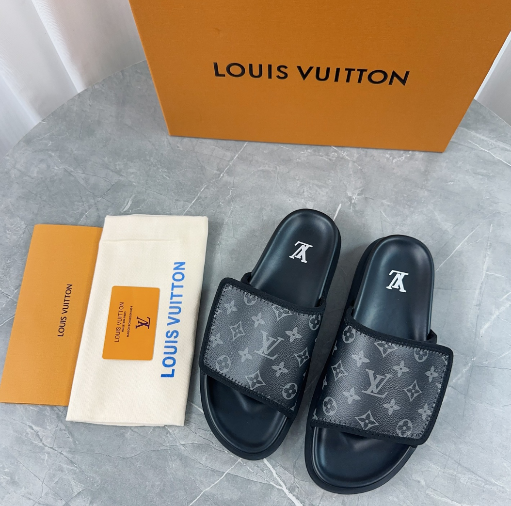 Louis Vuitton Spring and summer new fashionable and beautiful retro rubber slippers