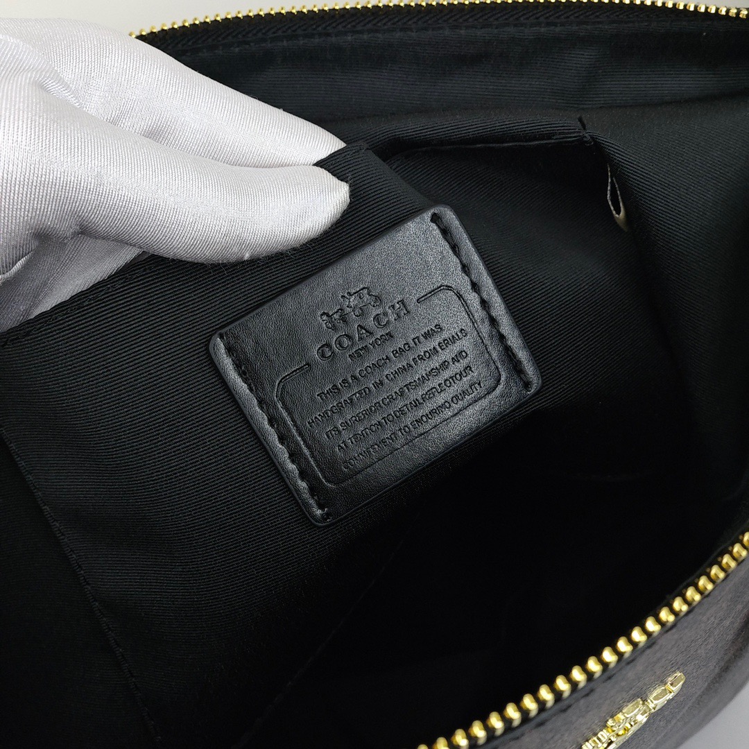 Coach zip130 tote bag