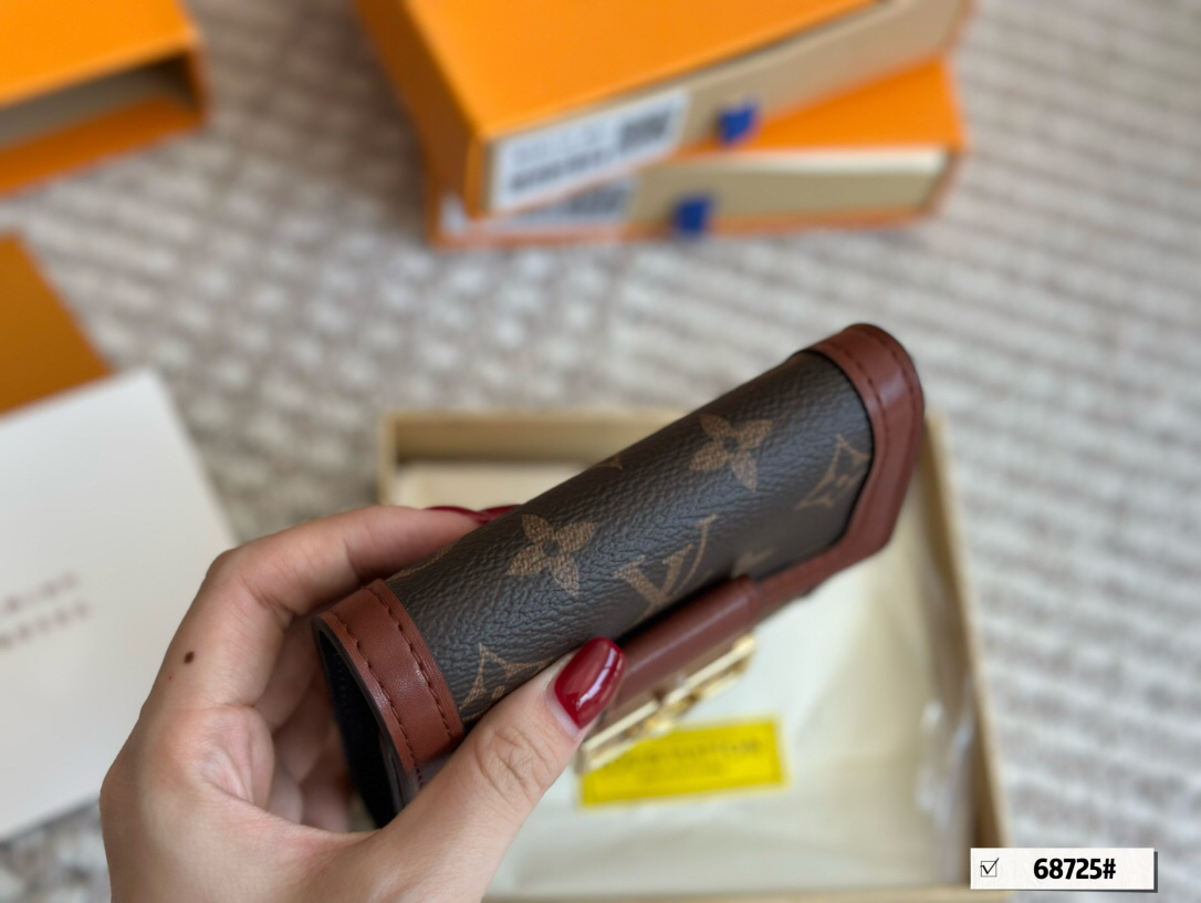 Louis Vuitton Printed Small Wallet Card Holder