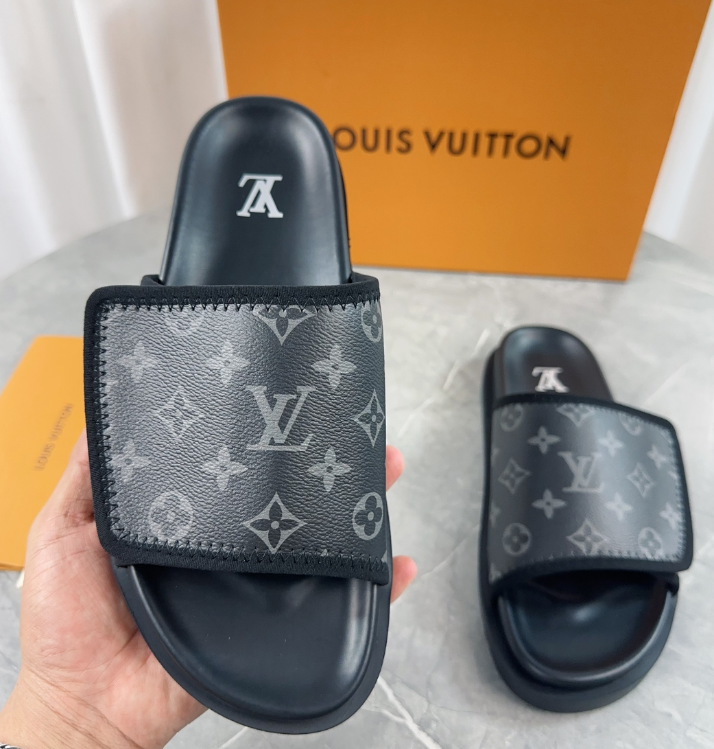 Louis Vuitton Spring and summer new fashionable and beautiful retro rubber slippers