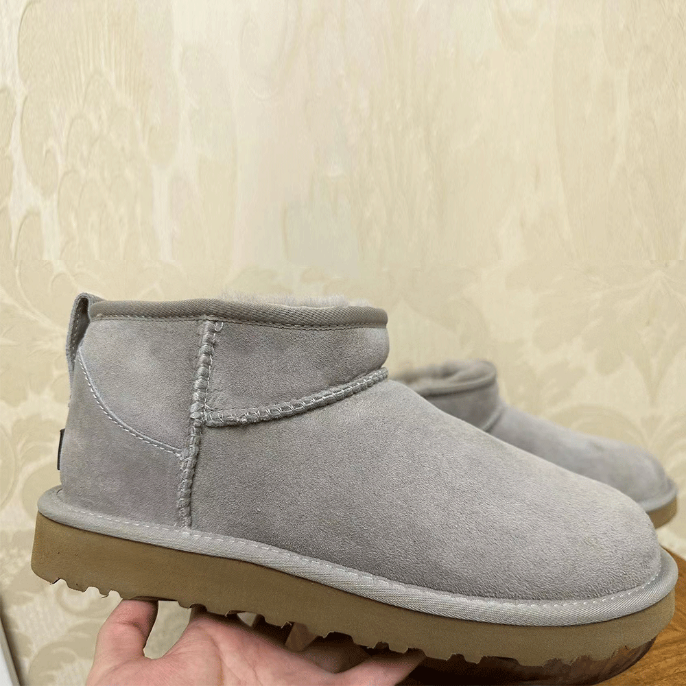 UGG Women'sClassic Ultra Mini Boot