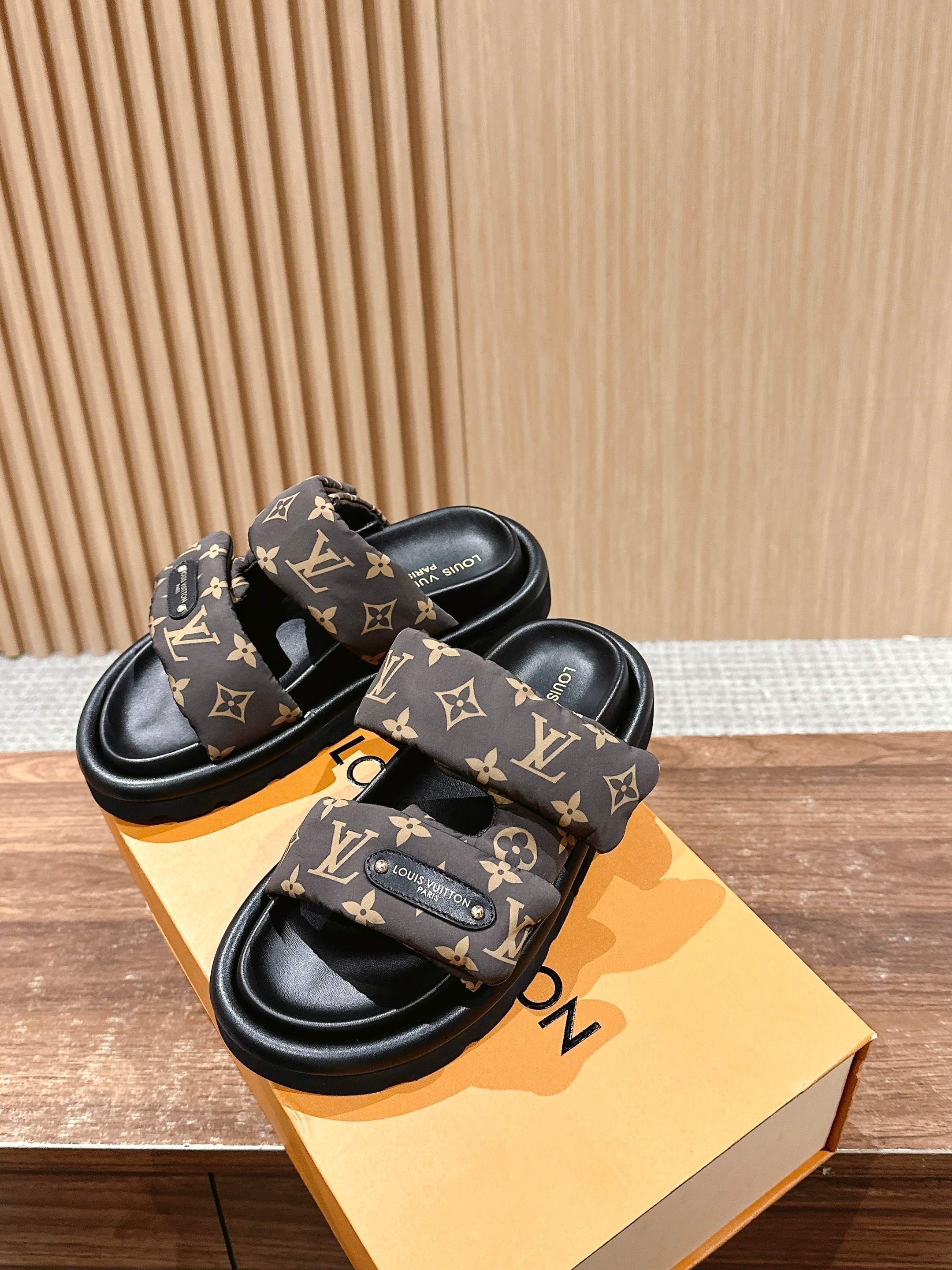 Louis Vuitton new women's slippers