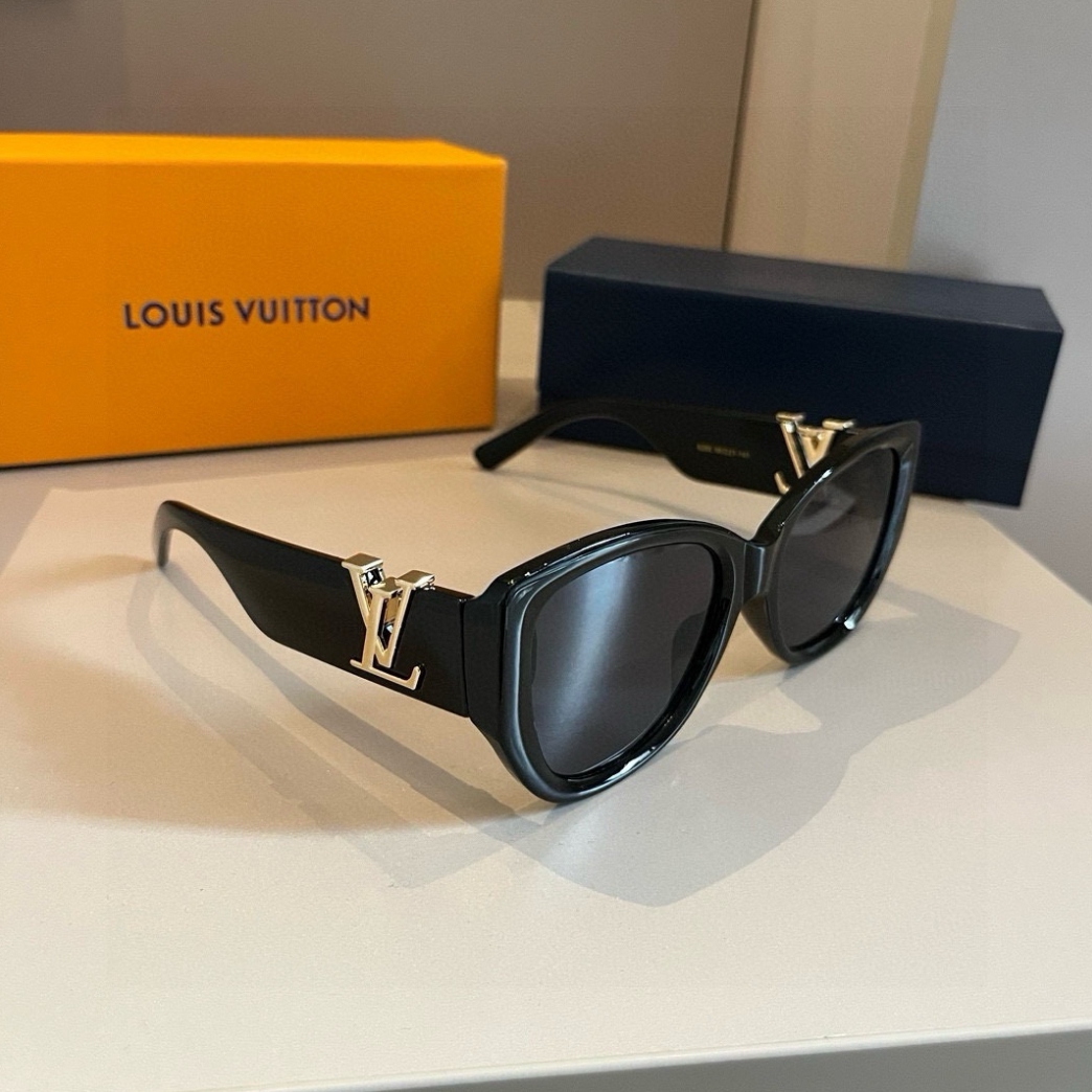 Louis Vuitton logo sunglasses