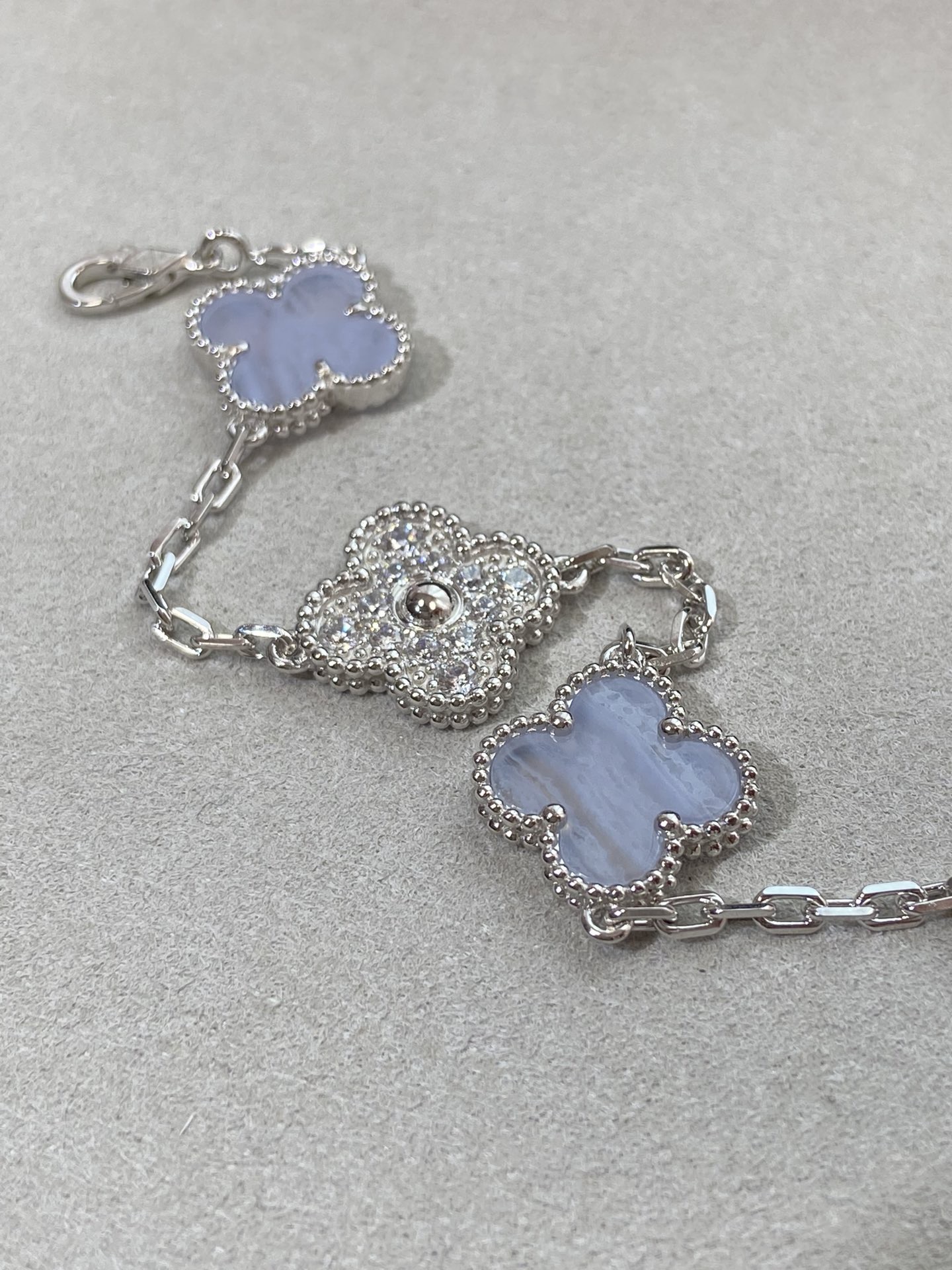 Van Cleef&Arpels Purple Jadeite Bracelet