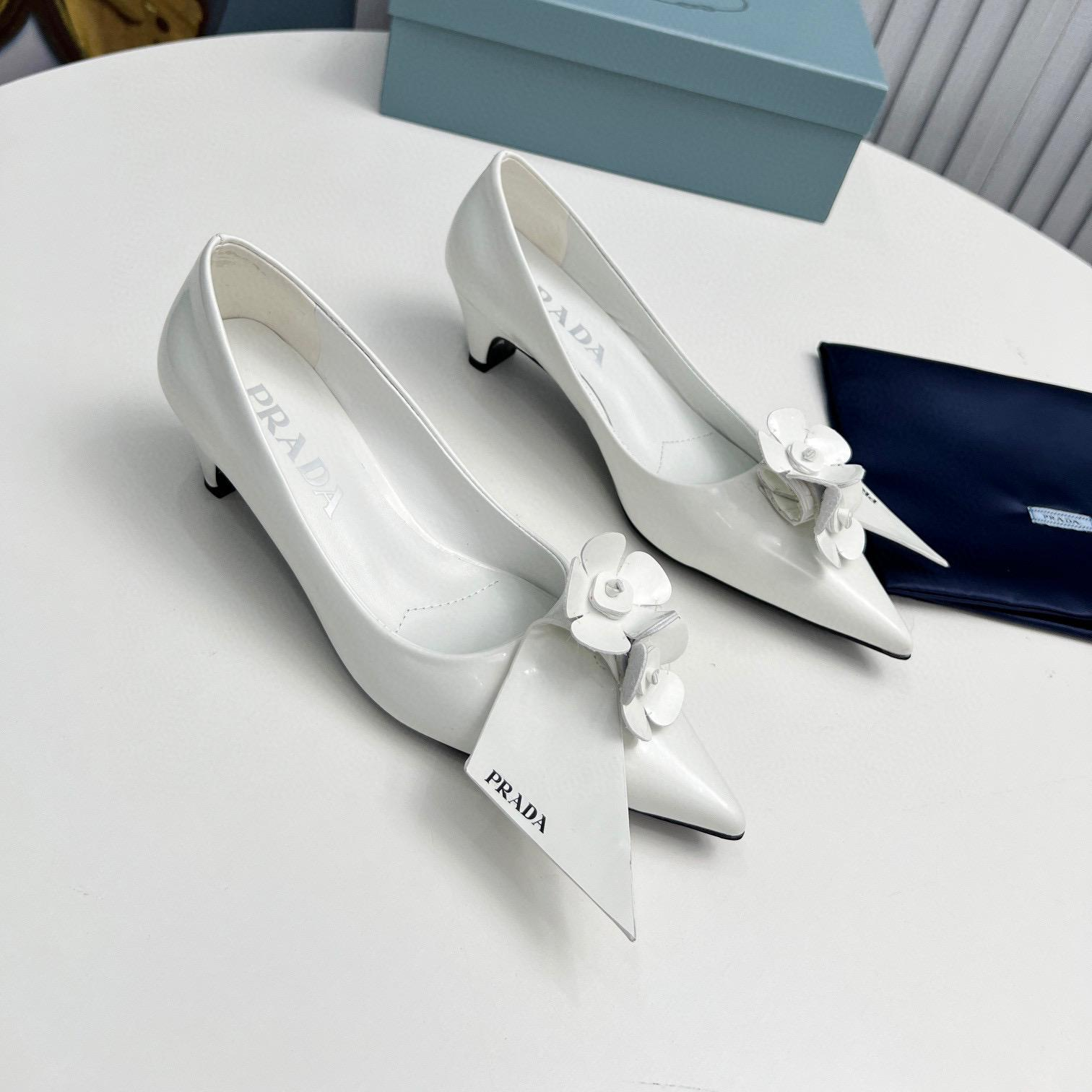 Prada Leather Simple And Fashionable Sandals Slide
