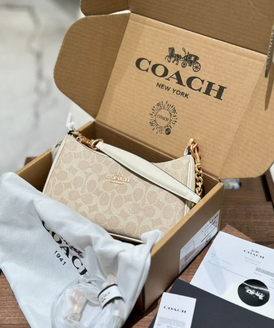 Coach's Classic New Model Teri