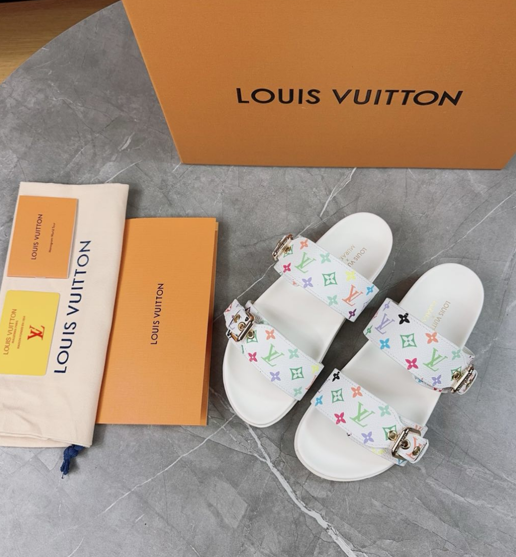 Louis Vuitton Spring and summer new fashionable and beautiful beach slippers