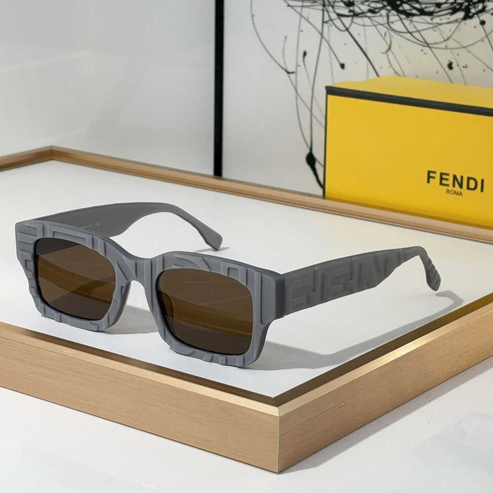Fendi Full frame Logo Sunglasses Top quality