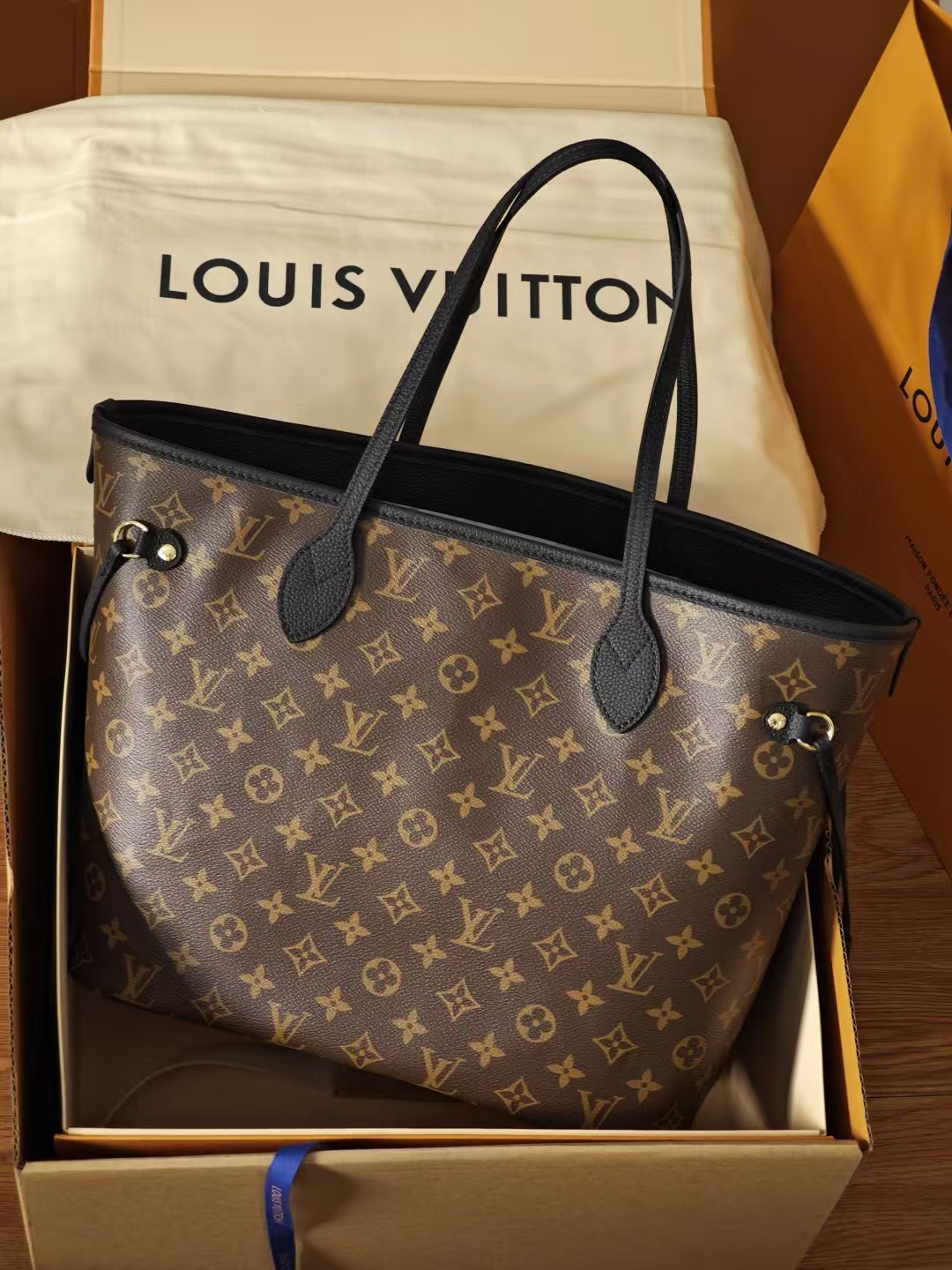 Louis Vuitton LV Neverfull Tote Bag