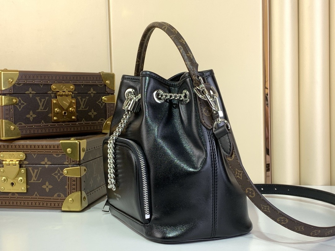 Louis Vuitton  LV no way vibe handbag